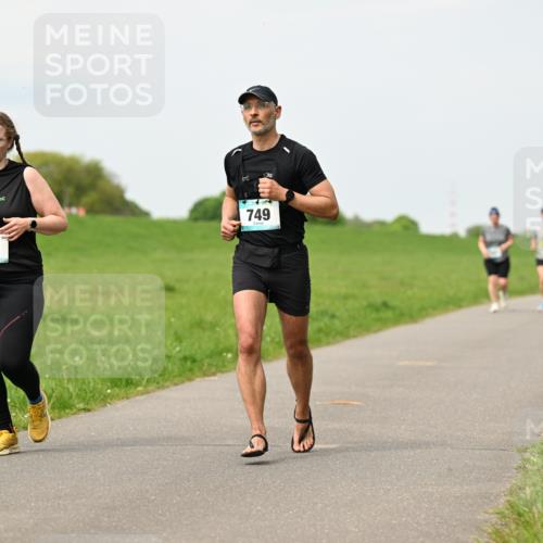 10.05.2026 - 8. Wedeler Halbmarathon Dr. Thomas Lammeyer http://msf.ph/oto/9699206 10.05.2026 11:36:23 Laufen 853, 749 meine-sportfotos.de