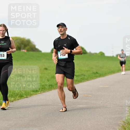 10.05.2026 - 8. Wedeler Halbmarathon Dr. Thomas Lammeyer http://msf.ph/oto/9699207 10.05.2026 11:36:23 Laufen 853 meine-sportfotos.de