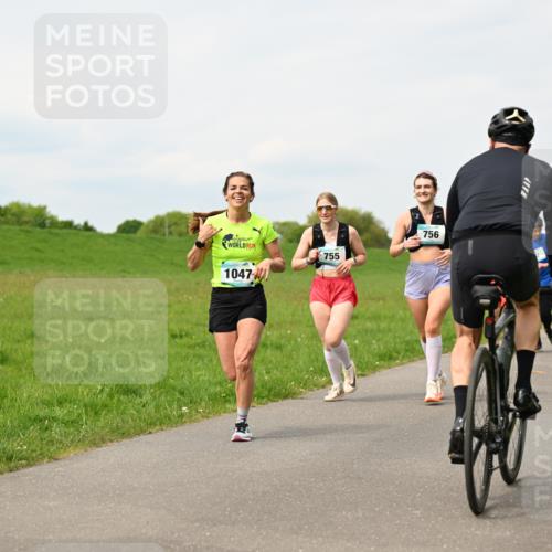 10.05.2026 - 8. Wedeler Halbmarathon Dr. Thomas Lammeyer http://msf.ph/oto/9699284 10.05.2026 11:36:40 Laufen 1047, 756, 755 meine-sportfotos.de