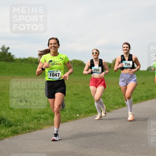 10.05.2026 - 8. Wedeler Halbmarathon Dr. Thomas Lammeyer http://msf.ph/oto/9699289 10.05.2026 11:36:41 Laufen 1047, 755, 756 meine-sportfotos.de