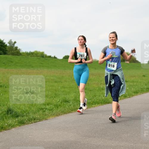 10.05.2026 - 8. Wedeler Halbmarathon Dr. Thomas Lammeyer http://msf.ph/oto/9699333 10.05.2026 11:36:49 Laufen 787, 916 meine-sportfotos.de