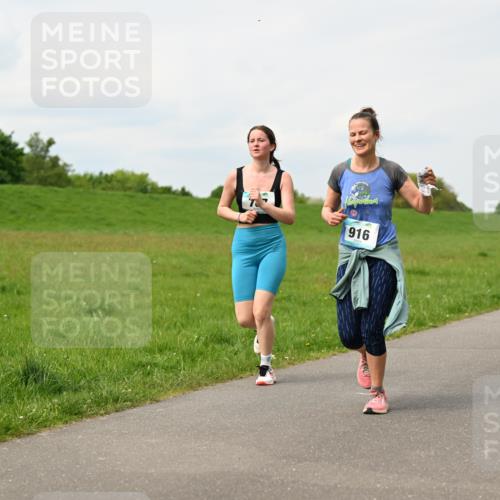 10.05.2026 - 8. Wedeler Halbmarathon Dr. Thomas Lammeyer http://msf.ph/oto/9699334 10.05.2026 11:36:49 Laufen 916 meine-sportfotos.de
