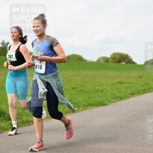 10.05.2026 - 8. Wedeler Halbmarathon Dr. Thomas Lammeyer http://msf.ph/oto/9699339 10.05.2026 11:36:50 Laufen 787, 916 meine-sportfotos.de