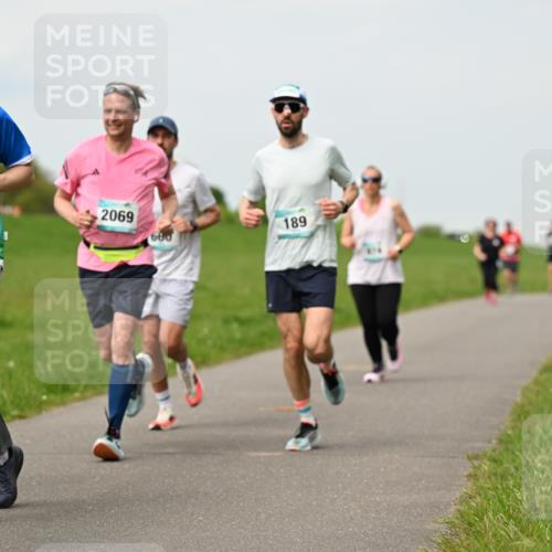10.05.2026 - 8. Wedeler Halbmarathon Dr. Thomas Lammeyer http://msf.ph/oto/9699421 10.05.2026 11:37:07 Laufen 918, 2069, 189, 660 meine-sportfotos.de