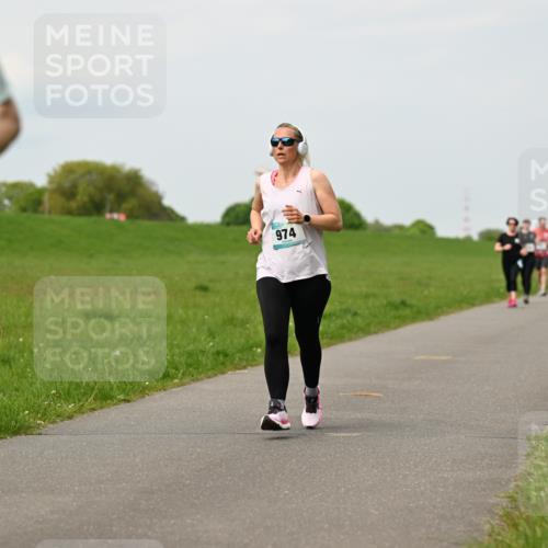 10.05.2026 - 8. Wedeler Halbmarathon Dr. Thomas Lammeyer http://msf.ph/oto/9699435 10.05.2026 11:37:10 Laufen 974 meine-sportfotos.de