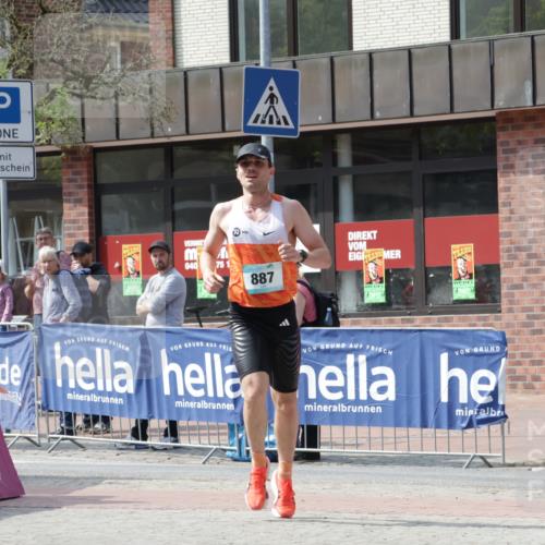 10.05.2026 - 8. Wedeler Halbmarathon Yannick Fuchs http://msf.ph/oto/9699511 10.05.2026 11:14:03 Ziel 887 meine-sportfotos.de