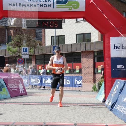 10.05.2026 - 8. Wedeler Halbmarathon Yannick Fuchs http://msf.ph/oto/9699532 10.05.2026 11:14:05 Ziel 887 meine-sportfotos.de