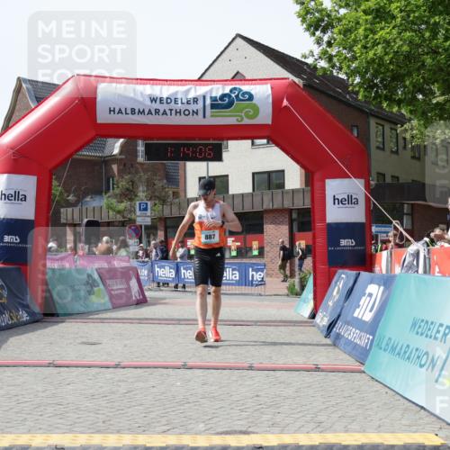 10.05.2026 - 8. Wedeler Halbmarathon Yannick Fuchs http://msf.ph/oto/9699545 10.05.2026 11:14:06 Ziel 887 meine-sportfotos.de