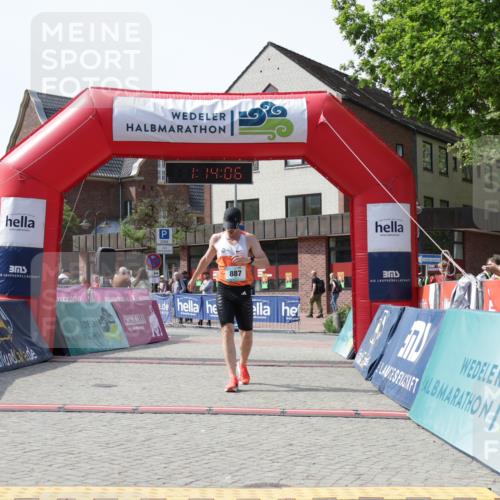 10.05.2026 - 8. Wedeler Halbmarathon Yannick Fuchs http://msf.ph/oto/9699547 10.05.2026 11:14:06 Ziel 887 meine-sportfotos.de