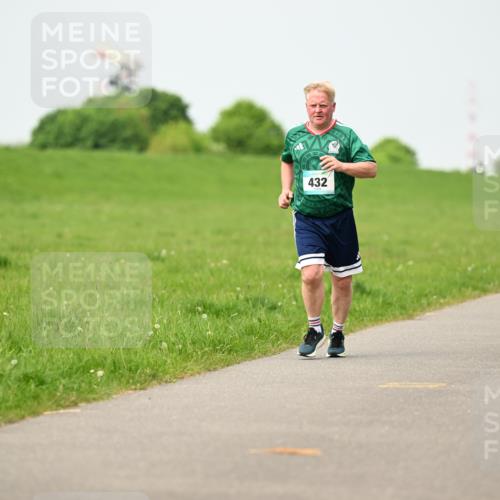10.05.2026 - 8. Wedeler Halbmarathon Dr. Thomas Lammeyer http://msf.ph/oto/9699550 10.05.2026 11:37:32 Laufen 432 meine-sportfotos.de