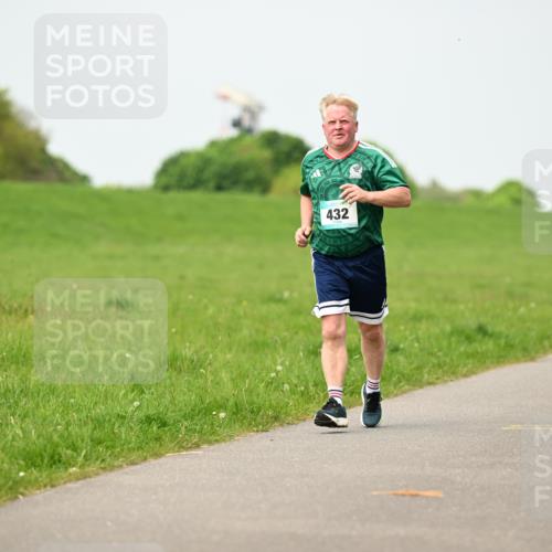 10.05.2026 - 8. Wedeler Halbmarathon Dr. Thomas Lammeyer http://msf.ph/oto/9699570 10.05.2026 11:37:33 Laufen 432, 2126 meine-sportfotos.de