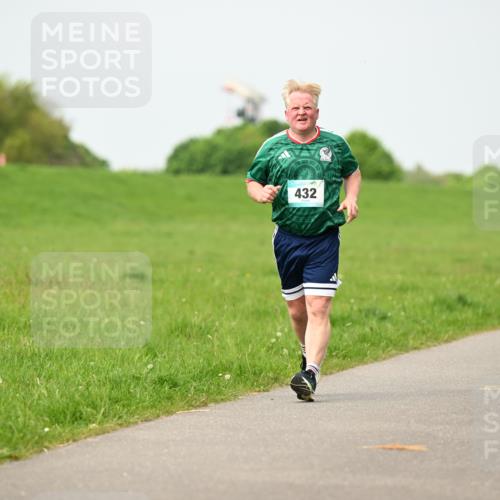 10.05.2026 - 8. Wedeler Halbmarathon Dr. Thomas Lammeyer http://msf.ph/oto/9699572 10.05.2026 11:37:33 Laufen 432 meine-sportfotos.de