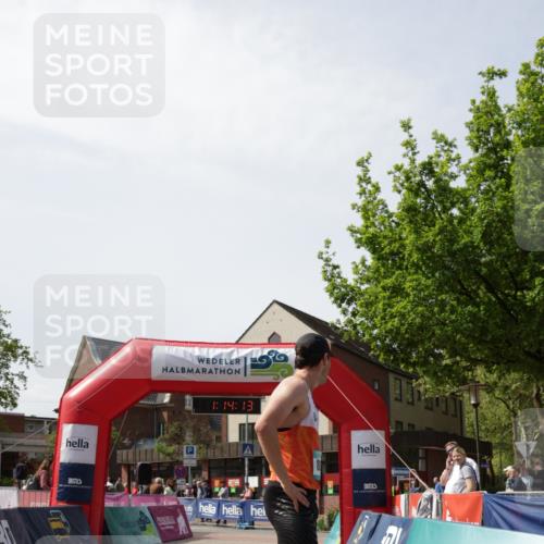 10.05.2026 - 8. Wedeler Halbmarathon Yannick Fuchs http://msf.ph/oto/9699573 10.05.2026 11:14:12 Ziel  meine-sportfotos.de