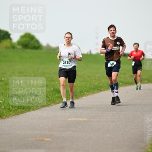 10.05.2026 - 8. Wedeler Halbmarathon Dr. Thomas Lammeyer http://msf.ph/oto/9699591 10.05.2026 11:37:37 Laufen 2120, 725 meine-sportfotos.de