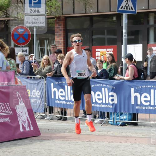 10.05.2026 - 8. Wedeler Halbmarathon Yannick Fuchs http://msf.ph/oto/9699594 10.05.2026 11:16:25 Ziel 2056 meine-sportfotos.de