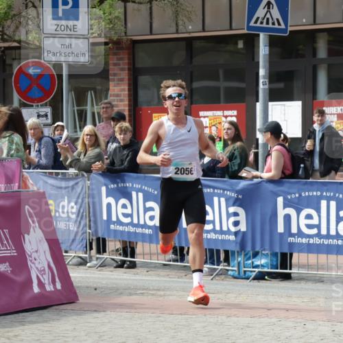 10.05.2026 - 8. Wedeler Halbmarathon Yannick Fuchs http://msf.ph/oto/9699596 10.05.2026 11:16:25 Ziel 2056 meine-sportfotos.de