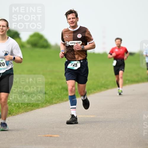 10.05.2026 - 8. Wedeler Halbmarathon Dr. Thomas Lammeyer http://msf.ph/oto/9699610 10.05.2026 11:37:40 Laufen 2120, 725 meine-sportfotos.de