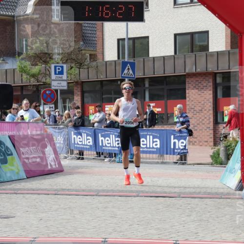10.05.2026 - 8. Wedeler Halbmarathon Yannick Fuchs http://msf.ph/oto/9699612 10.05.2026 11:16:27 Ziel 2056 meine-sportfotos.de