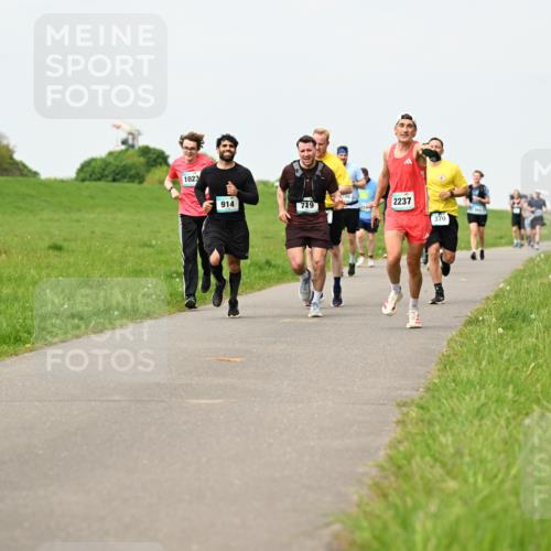 10.05.2026 - 8. Wedeler Halbmarathon Dr. Thomas Lammeyer http://msf.ph/oto/9699638 10.05.2026 11:37:49 Laufen 1023, 914, 719, 2237, 370 meine-sportfotos.de