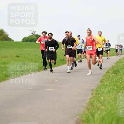 10.05.2026 - 8. Wedeler Halbmarathon Dr. Thomas Lammeyer http://msf.ph/oto/9699645 10.05.2026 11:37:49 Laufen 1022, 914, 719, 2237, 370 meine-sportfotos.de