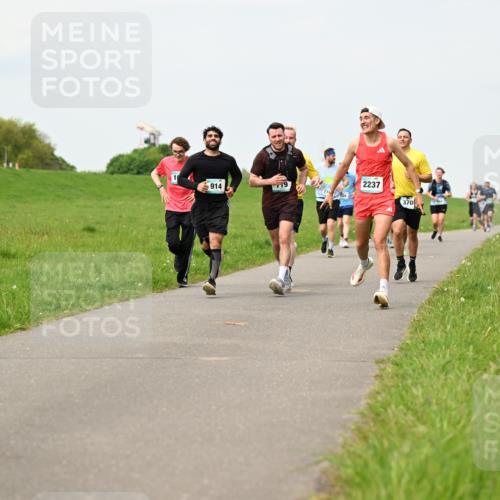 10.05.2026 - 8. Wedeler Halbmarathon Dr. Thomas Lammeyer http://msf.ph/oto/9699649 10.05.2026 11:37:49 Laufen 914, 719, 2237, 370 meine-sportfotos.de