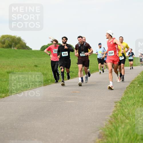 10.05.2026 - 8. Wedeler Halbmarathon Dr. Thomas Lammeyer http://msf.ph/oto/9699652 10.05.2026 11:37:50 Laufen 102, 914, 719, 2237, 2108, 370 meine-sportfotos.de