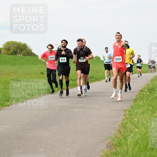 10.05.2026 - 8. Wedeler Halbmarathon Dr. Thomas Lammeyer http://msf.ph/oto/9699662 10.05.2026 11:37:50 Laufen 1023, 914, 719, 2108, 2237, 370 meine-sportfotos.de