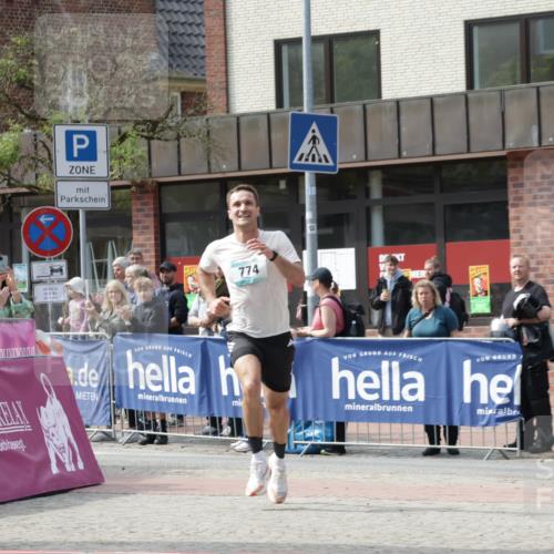 10.05.2026 - 8. Wedeler Halbmarathon Yannick Fuchs http://msf.ph/oto/9699672 10.05.2026 11:17:50 Ziel 774, 2246 meine-sportfotos.de