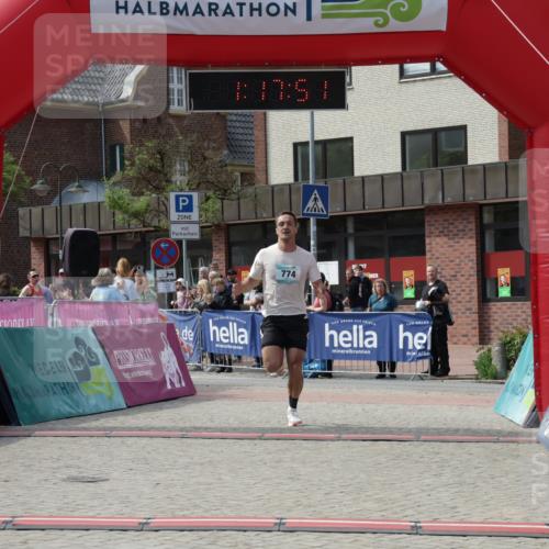 10.05.2026 - 8. Wedeler Halbmarathon Yannick Fuchs http://msf.ph/oto/9699677 10.05.2026 11:17:50 Ziel 774, 2246 meine-sportfotos.de