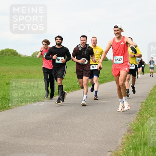 10.05.2026 - 8. Wedeler Halbmarathon Dr. Thomas Lammeyer http://msf.ph/oto/9699680 10.05.2026 11:37:52 Laufen 367, 2237, 370 meine-sportfotos.de