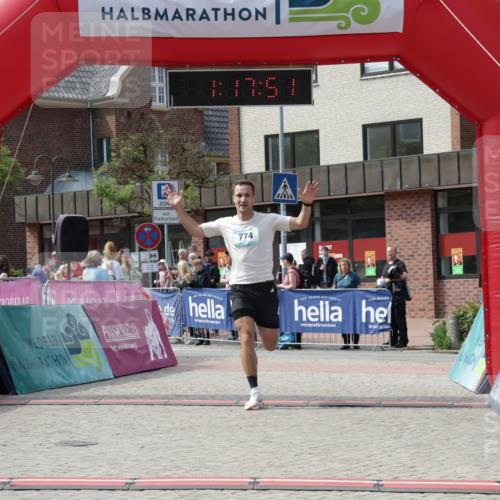 10.05.2026 - 8. Wedeler Halbmarathon Yannick Fuchs http://msf.ph/oto/9699681 10.05.2026 11:17:51 Ziel 774, 2246 meine-sportfotos.de