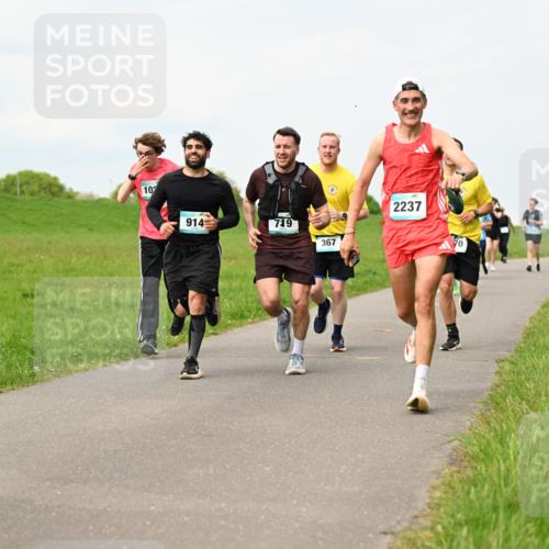 10.05.2026 - 8. Wedeler Halbmarathon Dr. Thomas Lammeyer http://msf.ph/oto/9699684 10.05.2026 11:37:52 Laufen 914, 719, 367, 2237 meine-sportfotos.de