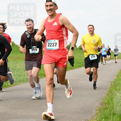 10.05.2026 - 8. Wedeler Halbmarathon Dr. Thomas Lammeyer http://msf.ph/oto/9699698 10.05.2026 11:37:54 Laufen 914, 719, 2237, 370 meine-sportfotos.de