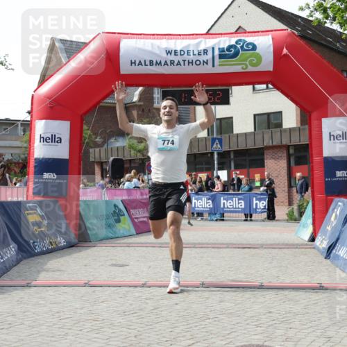 10.05.2026 - 8. Wedeler Halbmarathon Yannick Fuchs http://msf.ph/oto/9699699 10.05.2026 11:17:52 Ziel 774, 2246 meine-sportfotos.de
