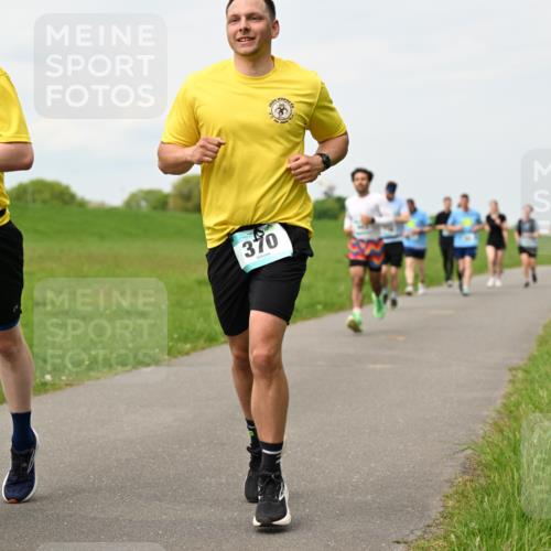 10.05.2026 - 8. Wedeler Halbmarathon Dr. Thomas Lammeyer http://msf.ph/oto/9699701 10.05.2026 11:37:55 Laufen 367, 370 meine-sportfotos.de