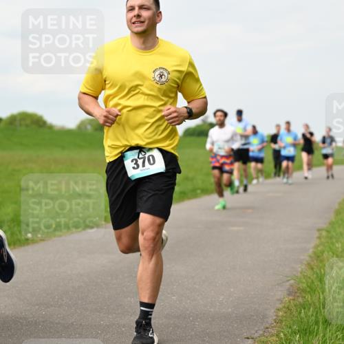 10.05.2026 - 8. Wedeler Halbmarathon Dr. Thomas Lammeyer http://msf.ph/oto/9699703 10.05.2026 11:37:55 Laufen 367, 370 meine-sportfotos.de