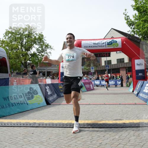 10.05.2026 - 8. Wedeler Halbmarathon Yannick Fuchs http://msf.ph/oto/9699712 10.05.2026 11:17:53 Ziel 774, 2246 meine-sportfotos.de