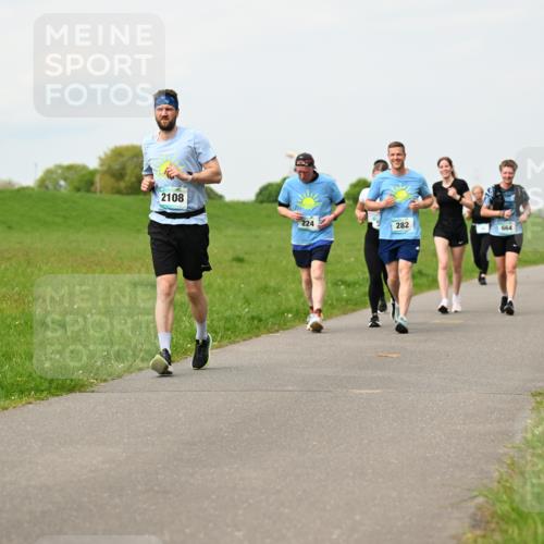 10.05.2026 - 8. Wedeler Halbmarathon Dr. Thomas Lammeyer http://msf.ph/oto/9699735 10.05.2026 11:37:59 Laufen 2108, 224, 282, 664 meine-sportfotos.de
