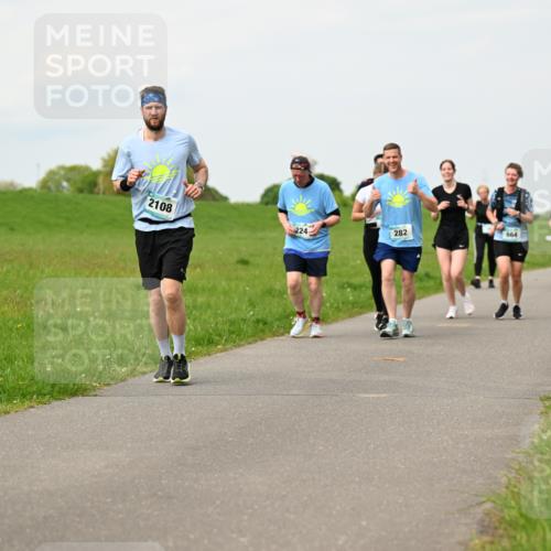 10.05.2026 - 8. Wedeler Halbmarathon Dr. Thomas Lammeyer http://msf.ph/oto/9699738 10.05.2026 11:37:59 Laufen 2108, 664, 282, 224 meine-sportfotos.de