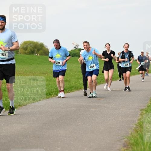 10.05.2026 - 8. Wedeler Halbmarathon Dr. Thomas Lammeyer http://msf.ph/oto/9699747 10.05.2026 11:38:00 Laufen 2108, 224, 282, 664, 2186 meine-sportfotos.de