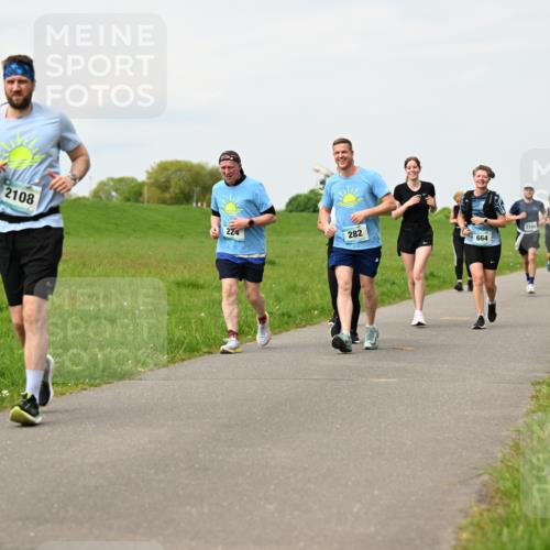 10.05.2026 - 8. Wedeler Halbmarathon Dr. Thomas Lammeyer http://msf.ph/oto/9699753 10.05.2026 11:38:01 Laufen 2108, 282, 224, 664, 2186 meine-sportfotos.de