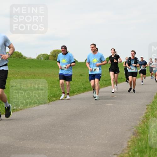 10.05.2026 - 8. Wedeler Halbmarathon Dr. Thomas Lammeyer http://msf.ph/oto/9699758 10.05.2026 11:38:01 Laufen 2108, 664, 224, 282 meine-sportfotos.de