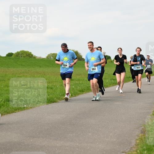 10.05.2026 - 8. Wedeler Halbmarathon Dr. Thomas Lammeyer http://msf.ph/oto/9699762 10.05.2026 11:38:02 Laufen 2108, 224, 2186, 282, 664, 2216 meine-sportfotos.de