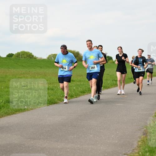10.05.2026 - 8. Wedeler Halbmarathon Dr. Thomas Lammeyer http://msf.ph/oto/9699767 10.05.2026 11:38:02 Laufen 2108, 224, 282, 664, 2186 meine-sportfotos.de