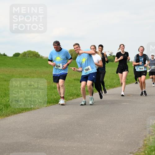 10.05.2026 - 8. Wedeler Halbmarathon Dr. Thomas Lammeyer http://msf.ph/oto/9699770 10.05.2026 11:38:02 Laufen 224, 282, 664, 2186 meine-sportfotos.de