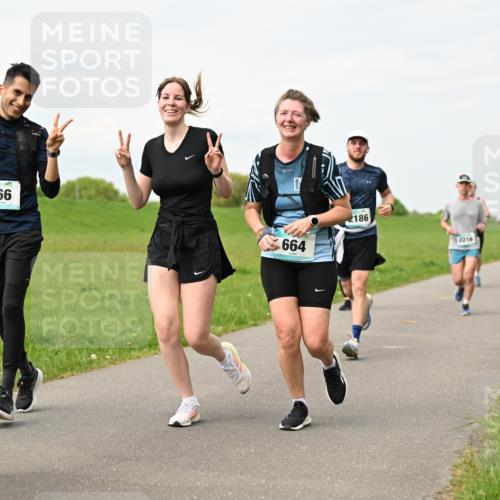 10.05.2026 - 8. Wedeler Halbmarathon Dr. Thomas Lammeyer http://msf.ph/oto/9699808 10.05.2026 11:38:06 Laufen 666, 664, 2186, 2216 meine-sportfotos.de
