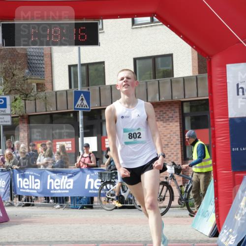10.05.2026 - 8. Wedeler Halbmarathon Yannick Fuchs http://msf.ph/oto/9699809 10.05.2026 11:18:16 Ziel 802, 2083 meine-sportfotos.de