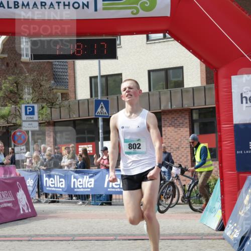10.05.2026 - 8. Wedeler Halbmarathon Yannick Fuchs http://msf.ph/oto/9699811 10.05.2026 11:18:16 Ziel 802, 2083 meine-sportfotos.de
