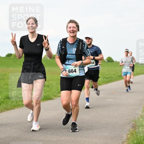 10.05.2026 - 8. Wedeler Halbmarathon Dr. Thomas Lammeyer http://msf.ph/oto/9699813 10.05.2026 11:38:06 Laufen 666, 664, 2210 meine-sportfotos.de