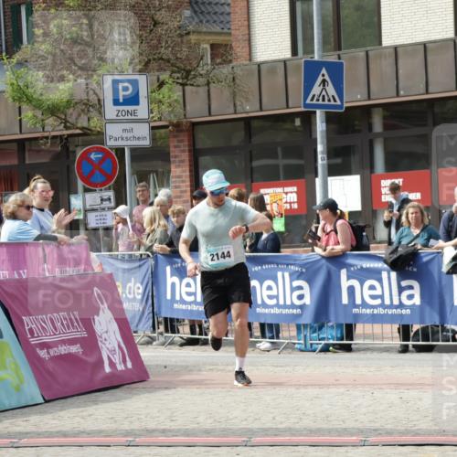 10.05.2026 - 8. Wedeler Halbmarathon Yannick Fuchs http://msf.ph/oto/9699843 10.05.2026 11:18:45 Ziel 2144 meine-sportfotos.de